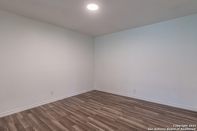 Image 10 of 20 For 6142 Lawn Valley