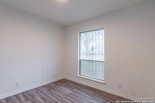 Image 17 of 20 For 6142 Lawn Valley