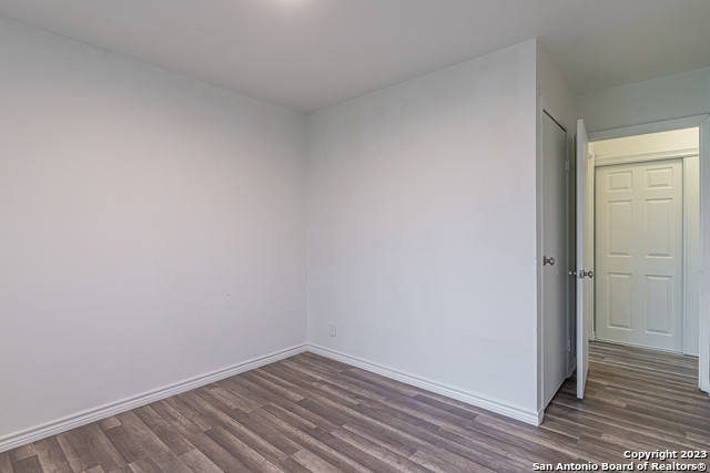 Image 18 of 20 For 6142 Lawn Valley