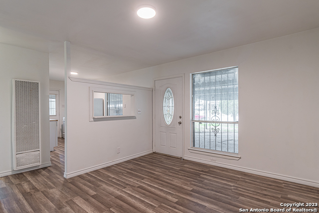 Image 5 of 20 For 6142 Lawn Valley