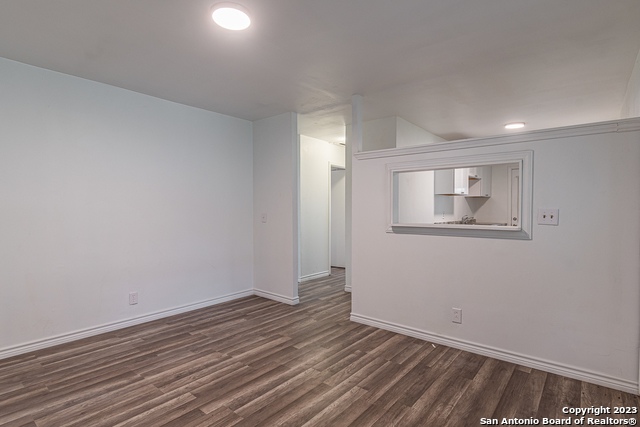 Image 7 of 20 For 6142 Lawn Valley