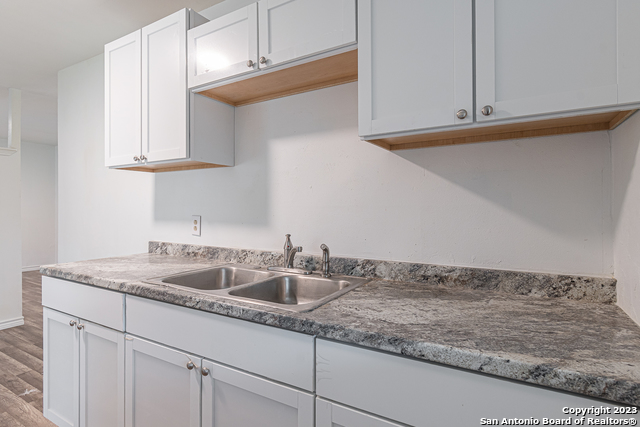 Image 8 of 20 For 6142 Lawn Valley