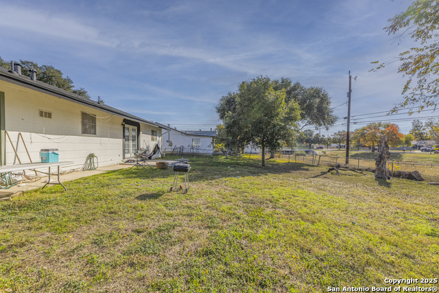 Image 2 of 17 For 3411 Vinecrest