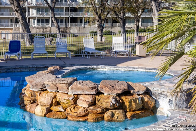 Image 25 of 27 For 730 Mather E # 101