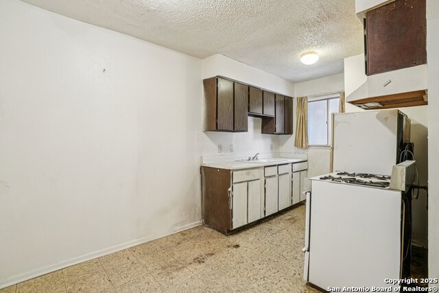 Image 40 of 50 For 3818 Sherril Brook