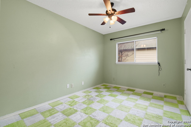 Image 22 of 29 For 17022 Irongate Rail