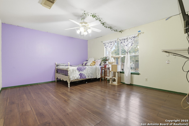 Image 24 of 29 For 17022 Irongate Rail