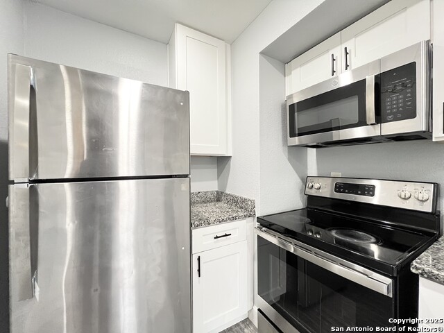 Image 11 of 25 For 7569 Windsor Oaks