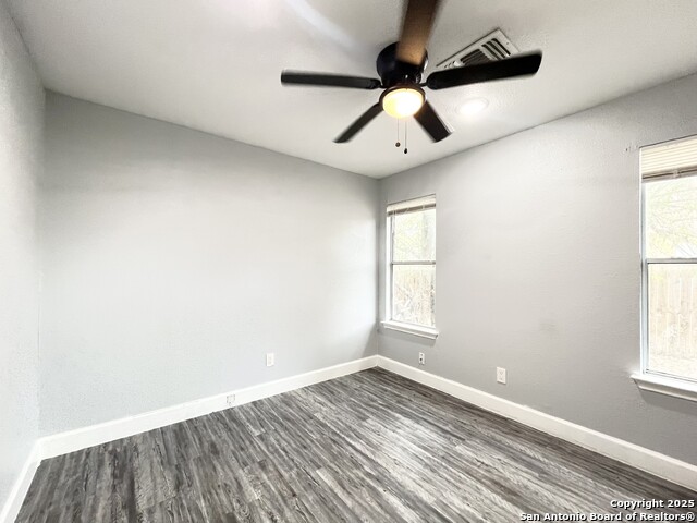 Image 14 of 25 For 7569 Windsor Oaks