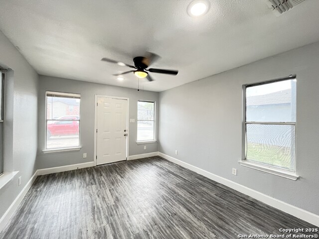 Image 8 of 25 For 7569 Windsor Oaks