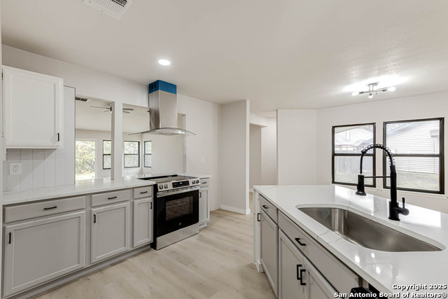 Listing photo id 9 for 6934 Country Elm