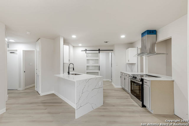 Listing photo id 11 for 6934 Country Elm