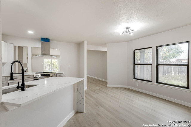 Listing photo id 13 for 6934 Country Elm