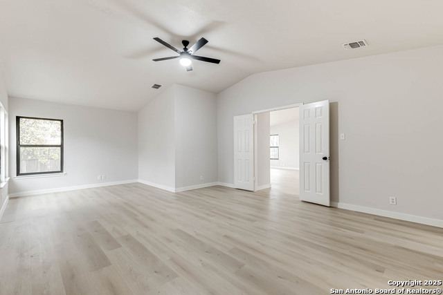 Listing photo id 14 for 6934 Country Elm