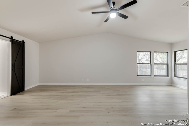 Listing photo id 17 for 6934 Country Elm