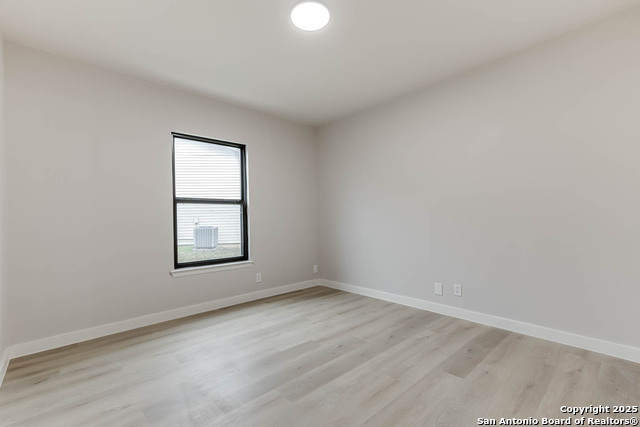 Listing photo id 21 for 6934 Country Elm