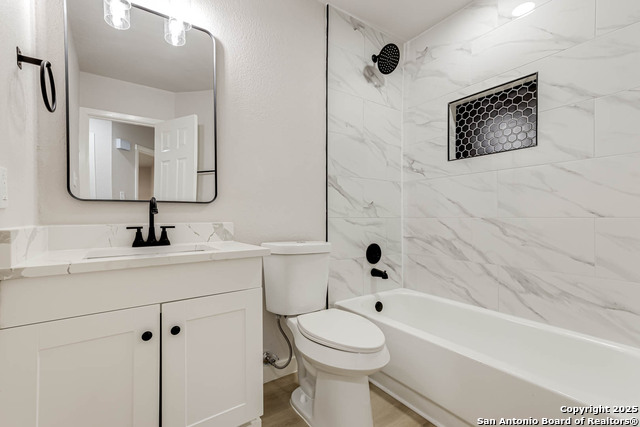 Listing photo id 22 for 6934 Country Elm