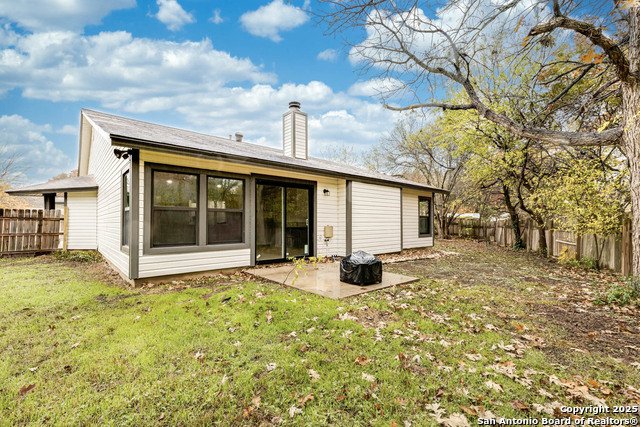 Listing photo id 25 for 6934 Country Elm