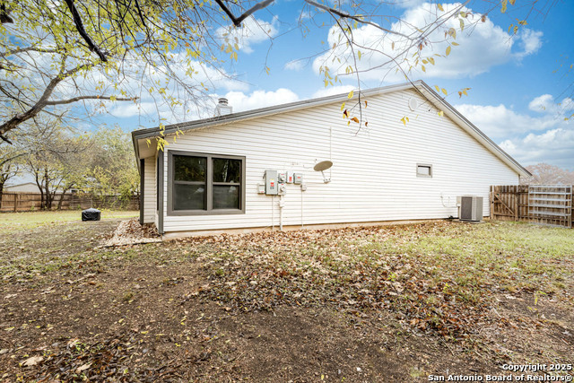 Listing photo id 27 for 6934 Country Elm