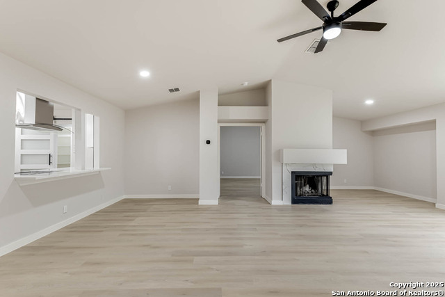 Listing photo id 5 for 6934 Country Elm