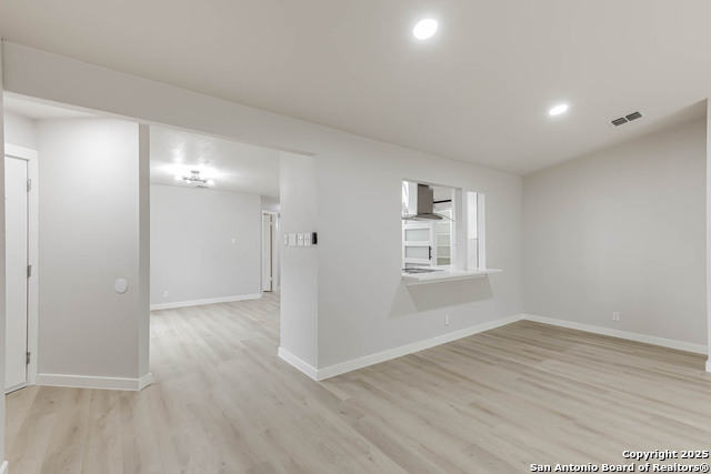 Listing photo id 7 for 6934 Country Elm