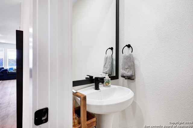 Image 12 of 26 For 719 Locust E Unit 2114