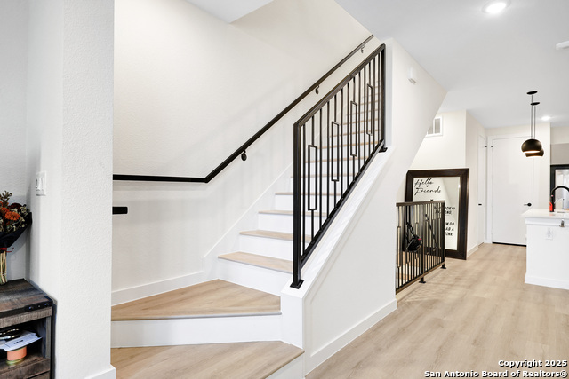 Image 13 of 26 For 719 Locust E Unit 2114