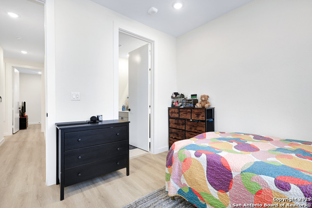 Image 15 of 26 For 719 Locust E Unit 2114