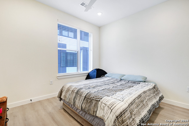 Image 18 of 26 For 719 Locust E Unit 2114