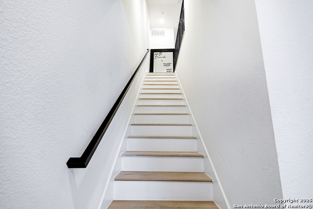 Image 22 of 26 For 719 Locust E Unit 2114