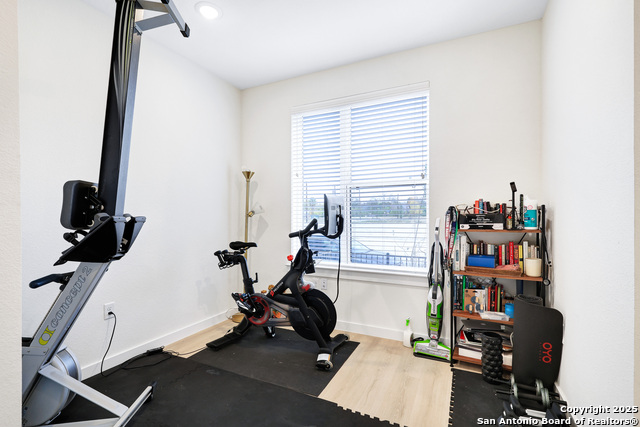 Image 23 of 26 For 719 Locust E Unit 2114