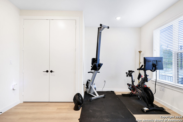 Image 24 of 26 For 719 Locust E Unit 2114