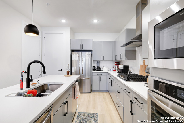 Image 5 of 26 For 719 Locust E Unit 2114