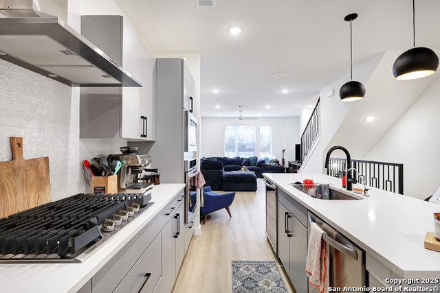 Image 6 of 26 For 719 Locust E Unit 2114