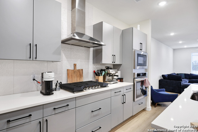 Image 7 of 26 For 719 Locust E Unit 2114