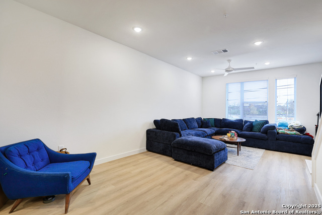 Image 9 of 26 For 719 Locust E Unit 2114