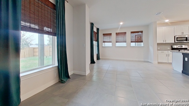 Image 3 of 17 For 9422 Van Horn