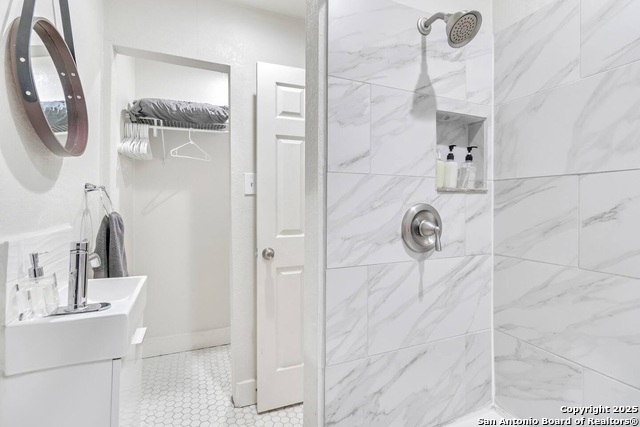 Image 18 of 36 For 1407 Leal  3