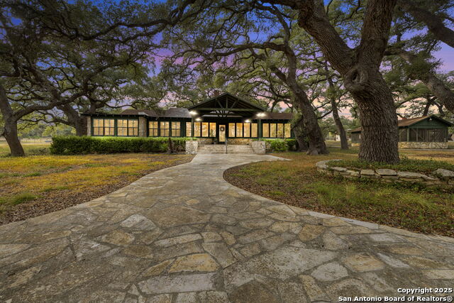 Listing photo id 0 for 315 Flying R Ranch