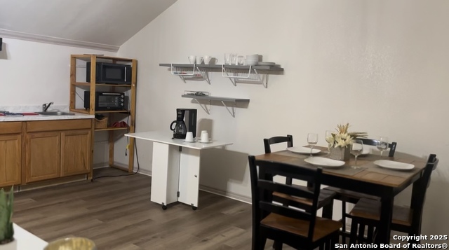 Image 6 of 21 For 8411 Echo Creek