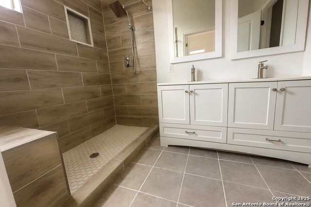 Listing photo id 13 for 4207 Waterwood Pass