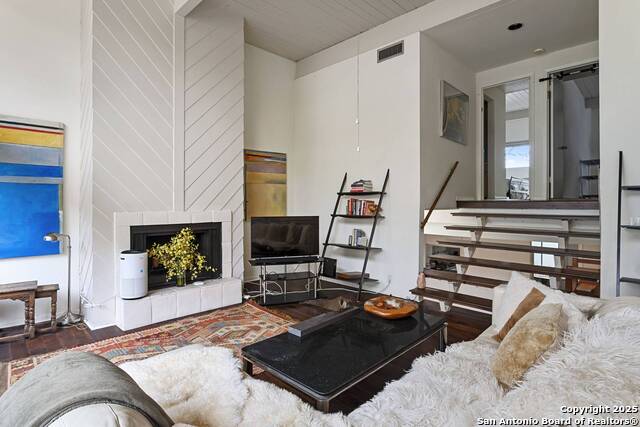 Image 4 of 29 For 3102 Eisenhauer Rd  1a