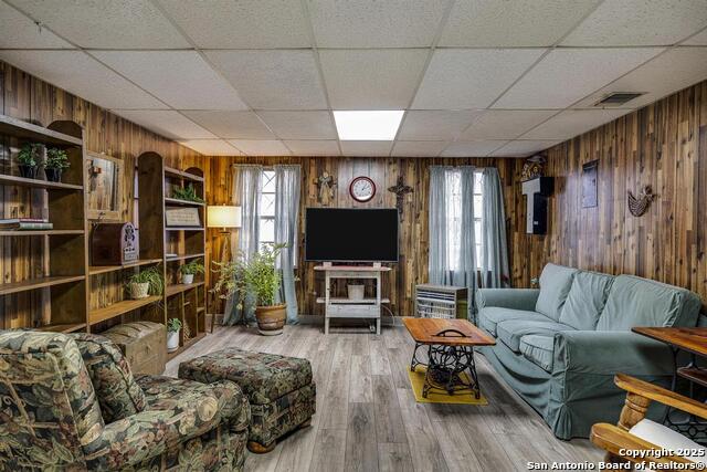 Listing photo id 8 for 943 Deely Pl