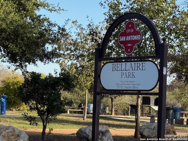 Listing photo id 18 for 943 Deely Pl