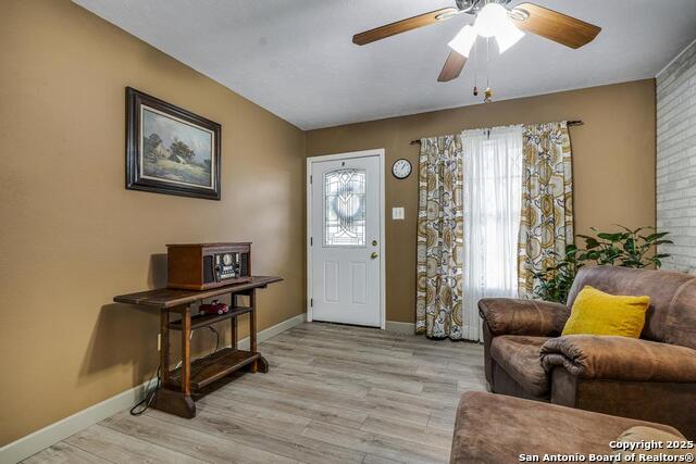 Listing photo id 1 for 943 Deely Pl