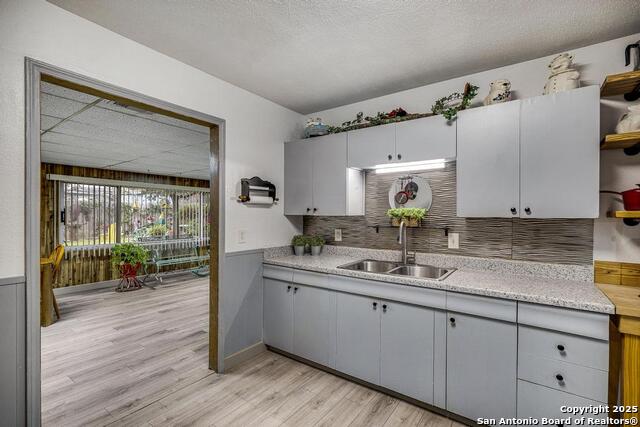 Listing photo id 3 for 943 Deely Pl