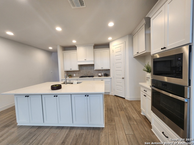 Listing photo id 8 for 12510 Thrall