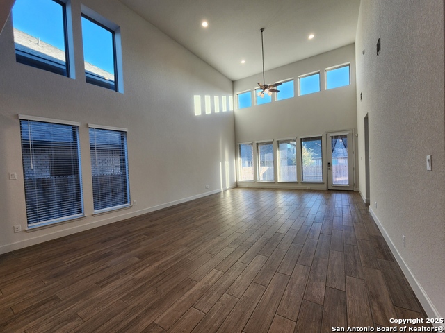 Listing photo id 10 for 12510 Thrall