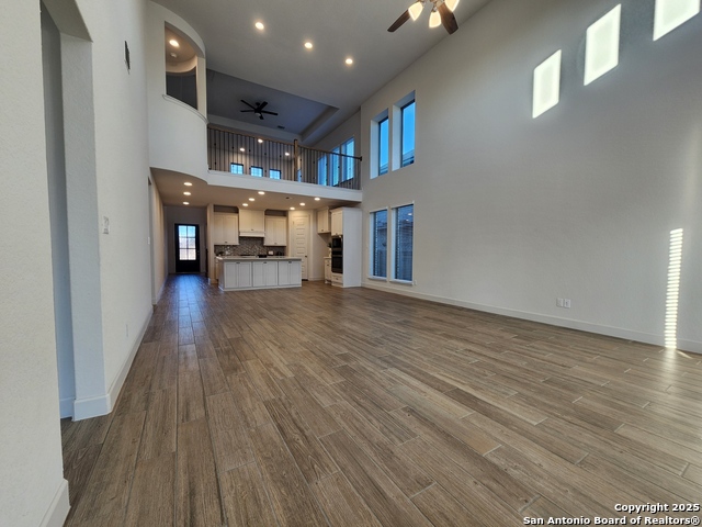 Listing photo id 12 for 12510 Thrall