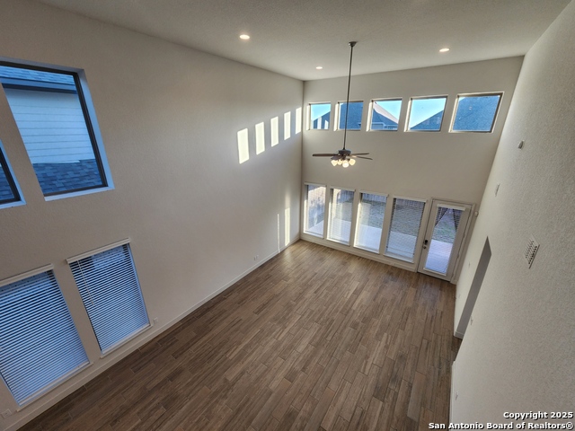 Listing photo id 22 for 12510 Thrall